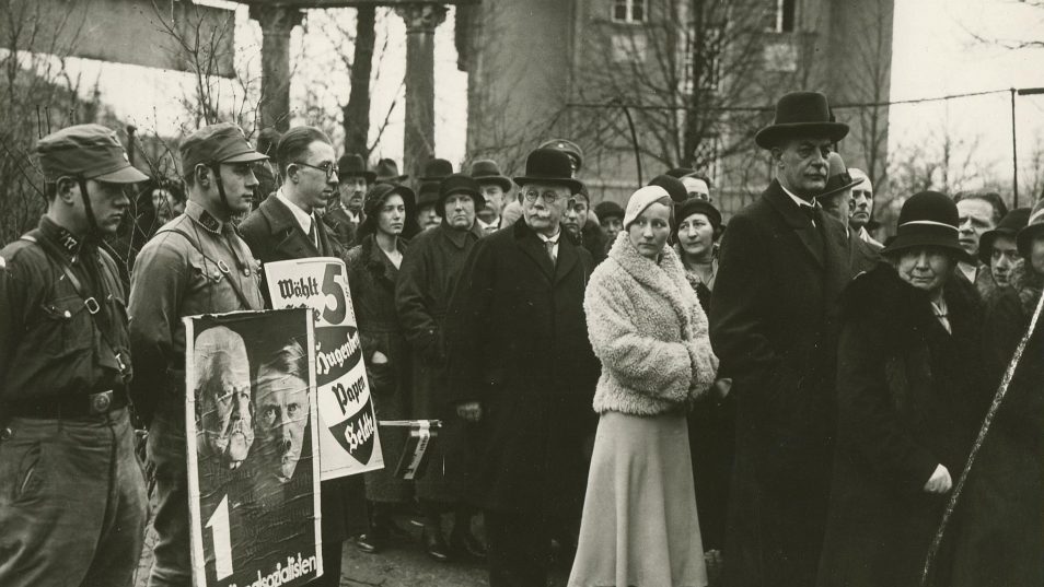 Alfred Hugenberg (center) in line outside the polling station in Dahlem‘s Altensteinstraße for the 1933 Reichstag election. Courtesy of Agentur Schostal/Deutsches Historshes Museum.